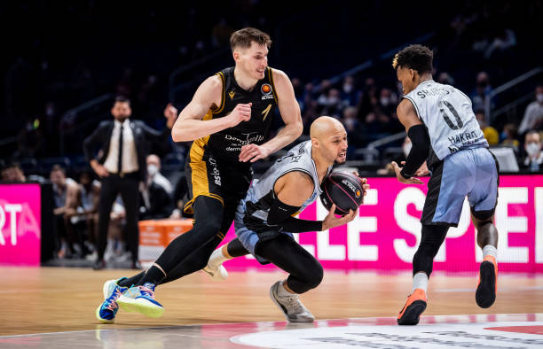 手在去年初 手在去年初