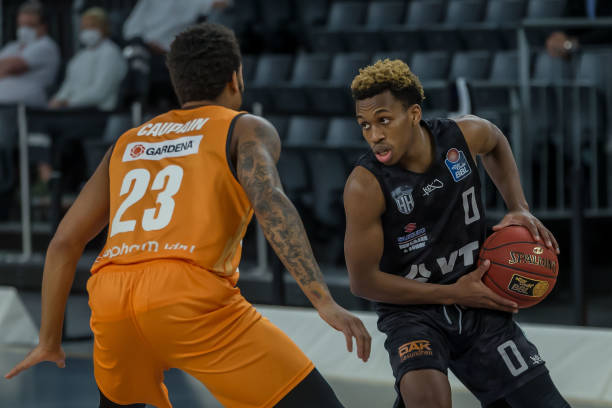 对独行侠时 对独行侠时